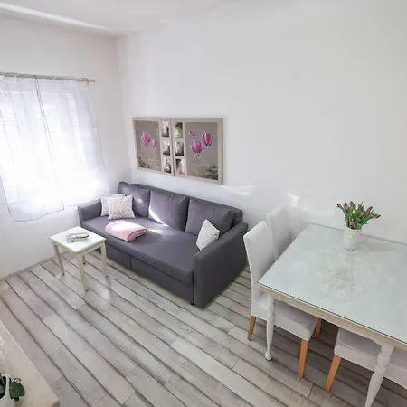 Modern Eingerichtete Mit Grosser Privater Terasse- Aussendusche Und By Interhome *