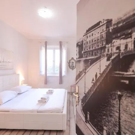 Apartment Modern Eingerichtete Mit Grosser Privater Terasse- Aussendusche Und By Interhome *