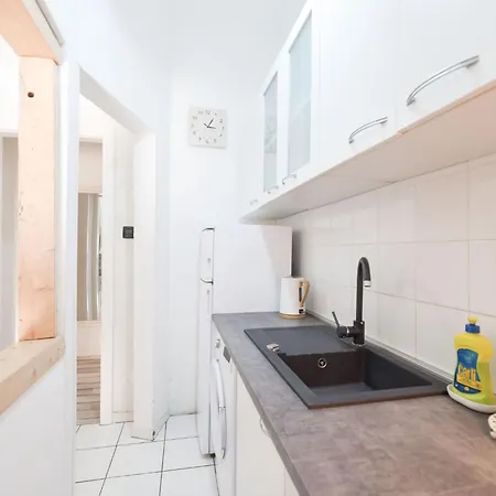 Apartment Modern Eingerichtete Mit Grosser Privater Terasse- Aussendusche Und By Interhome
