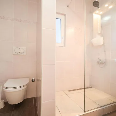 Modern Eingerichtete Mit Grosser Privater Terasse- Aussendusche Und By Interhome Apartment *